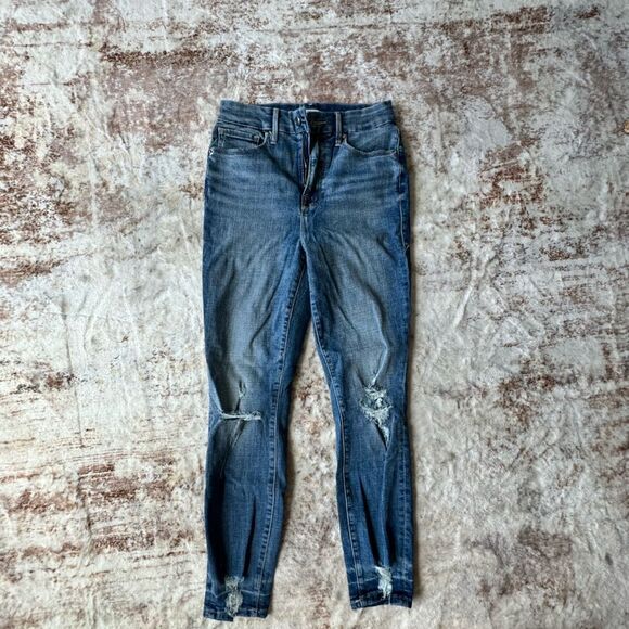 Good American Good Waist Crop with Chewed Hem - Picture 2 of 6